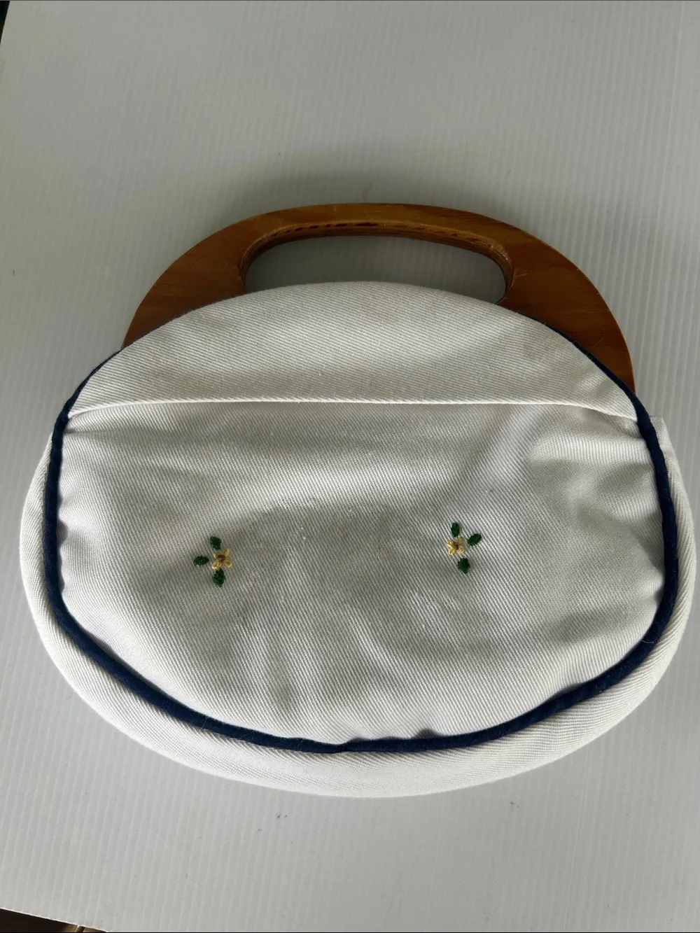 Vintage White Floral Embroidered Clutch with Wooden Handle